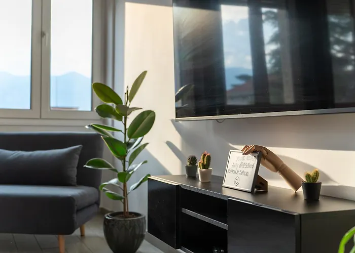 Honey House - Vista E Montagne Luino